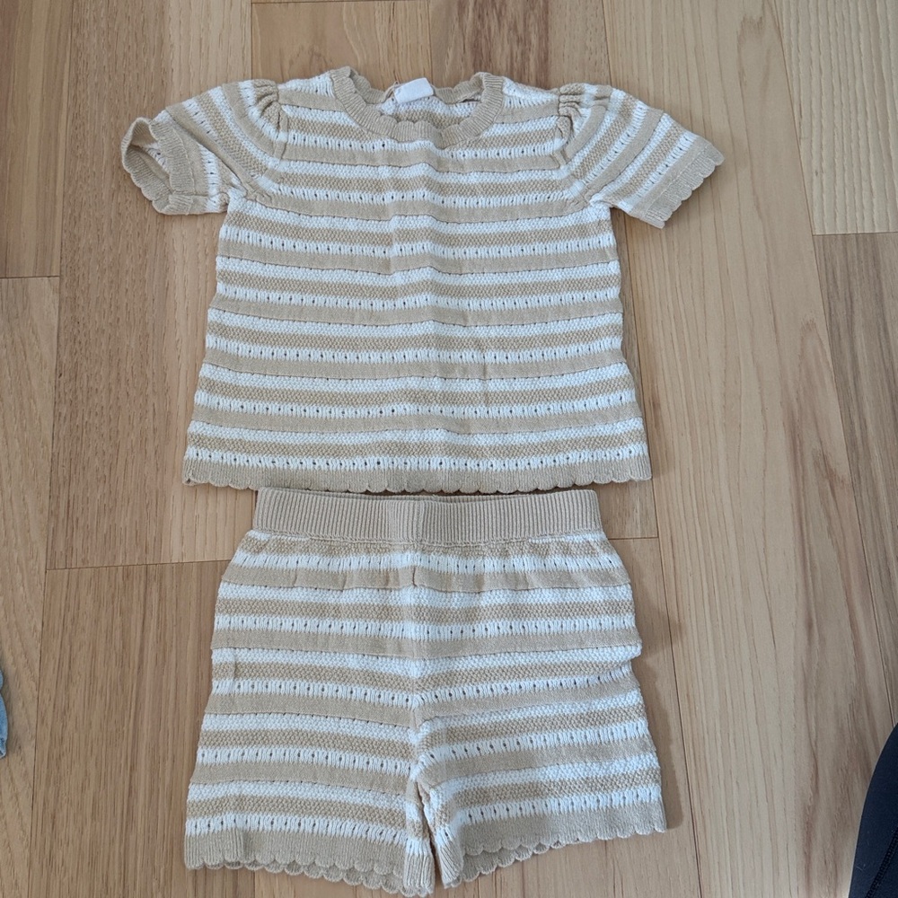 GAP Cream and White Kids Matching Set